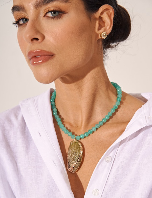 Colar Verde com Concha